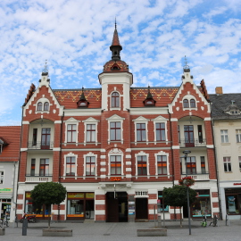 Fassade der Finsterwalder Marktpassage vom Markt gesehen